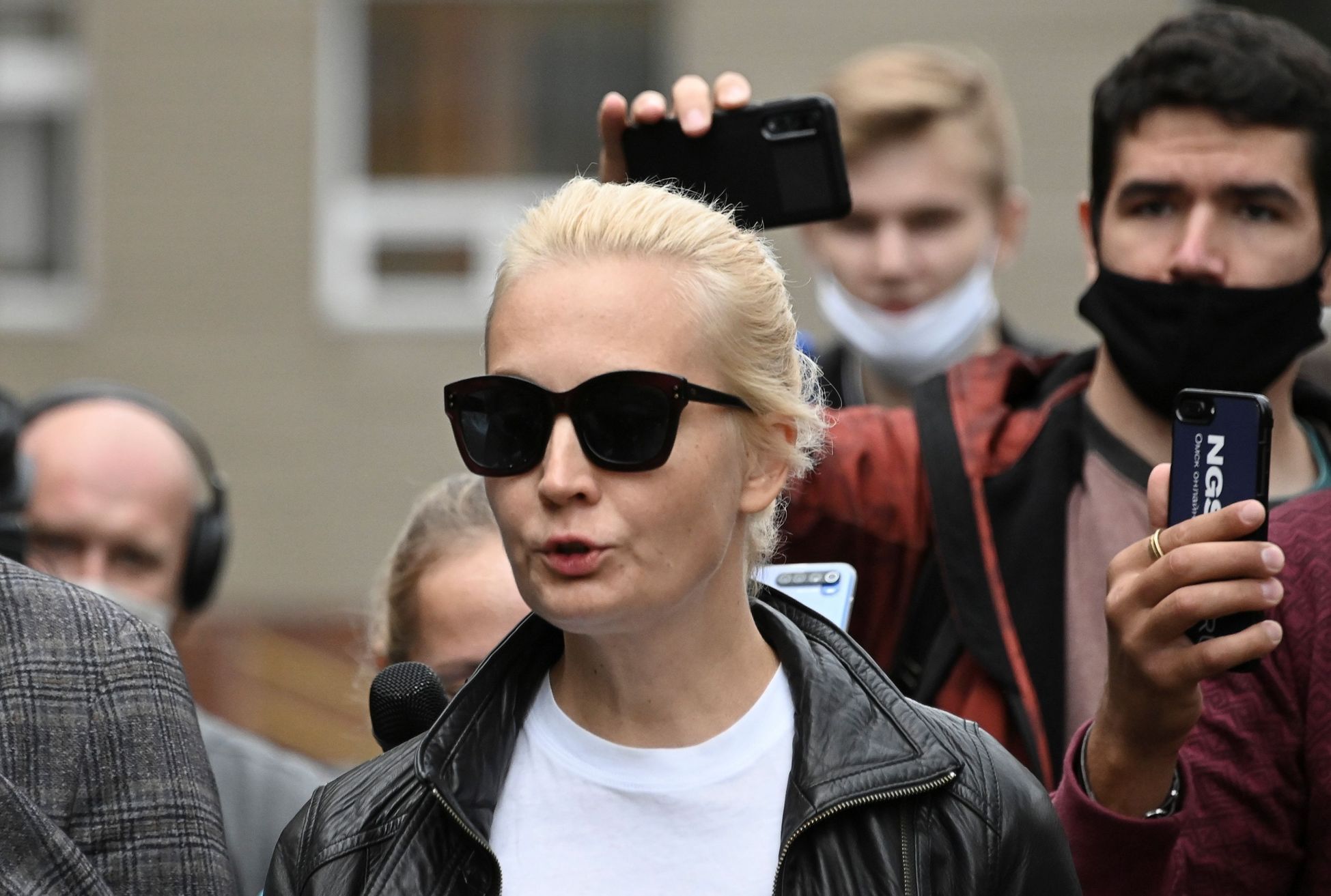 Navalného manželka Julija Navalná přijela ve čtvrtek večer do Omsku.