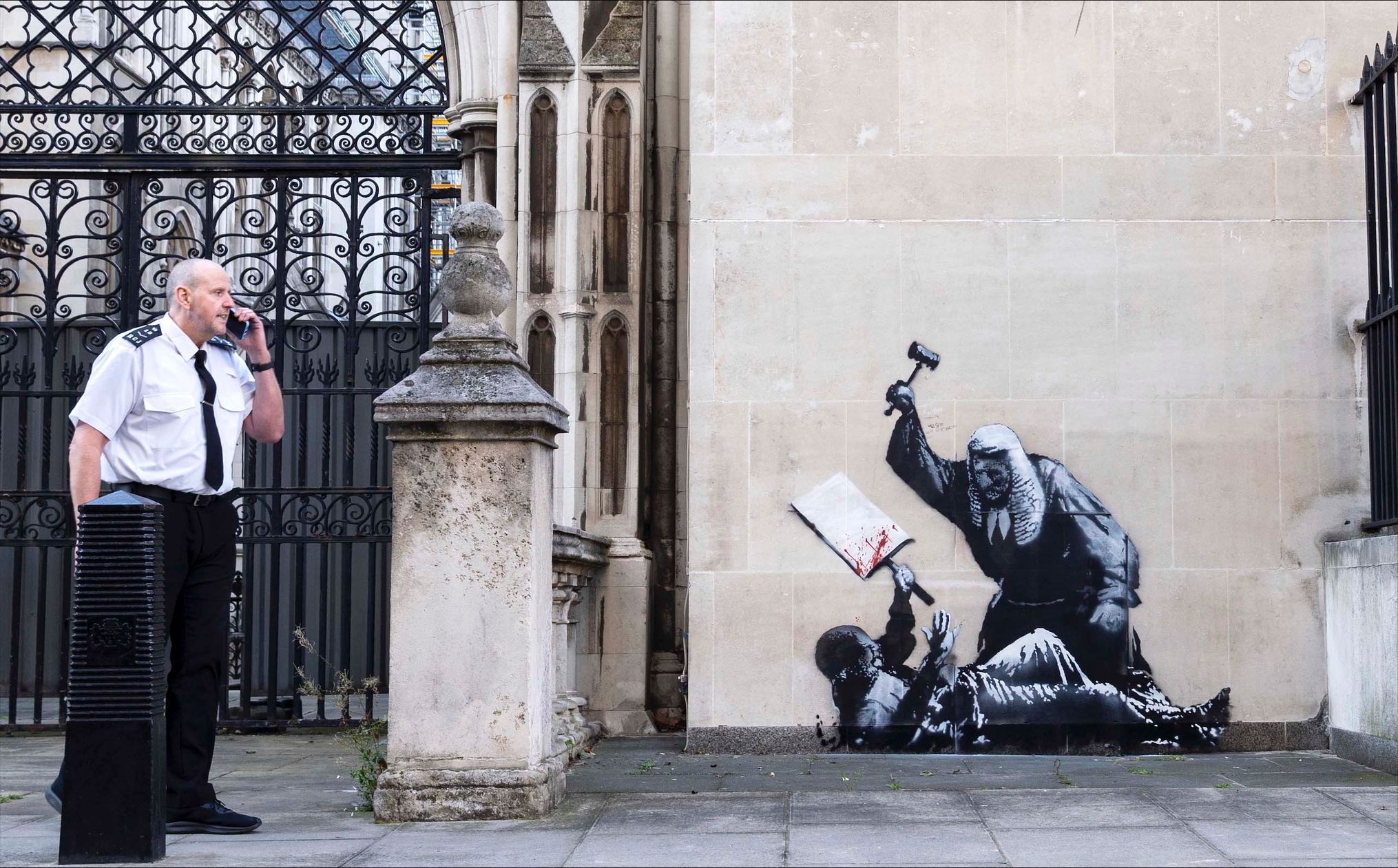 Banksy, Londýn, Velká Británie, Nejvyšší soud, Palestine Action, mural, street art, graffiti
