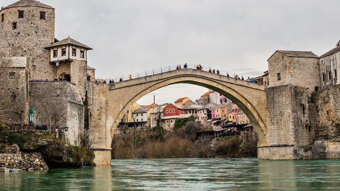 Most v bosenském Mostaru.