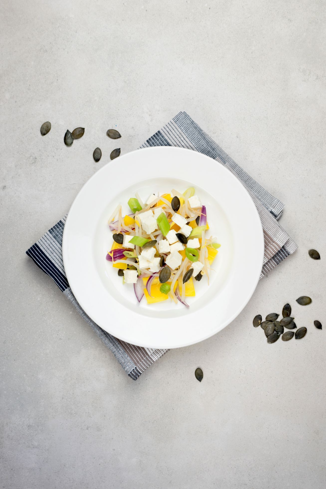 salat s fazolemi mungo, zena