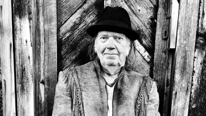 Neil Young zásadně nahrává při úplňku.