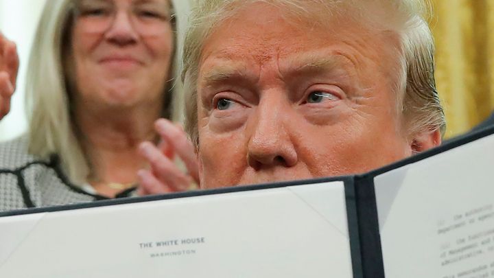 Peníze z Ruska nikdo nevyšetřil. Klvaňa se podivuje nad tajemnými půjčkami pro Trumpa