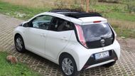 A do třetice auto z továrny v Ovčárech u Kolína – Toyota Aygo. S elektricky stahovací plátěnou střechou se aktuálně nabízí pouze nejdražší limitovaná edice za 324 900 korun.