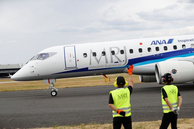 Farnborough Airshow - přehlídka letecké techniky, červenec 2018. Mitsubishi Regional Jet (MRJ)