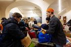Sbírka Skautského institutu pro Ukrajinu vzbudila nečekaný ohlas. Přijely tisíce dárců, spousta z nich vážila cestu do Prahy z mnoha vzdálených míst Česka.