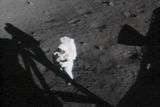Neil Armstrong na povrchu Měsíce.