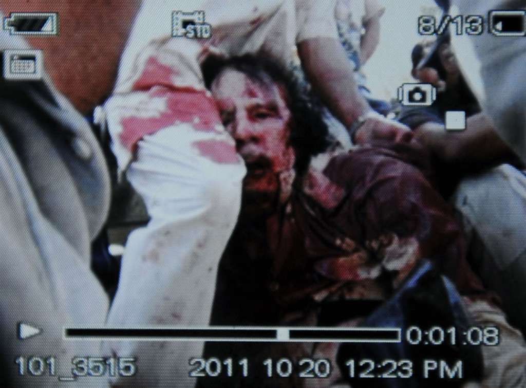 Fotografie raněného Kaddáfího