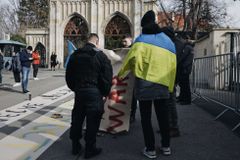 Praha přejmenuje ulici u ruské ambasády na Ukrajinských hrdinů. Laciné PR, zní z ANO