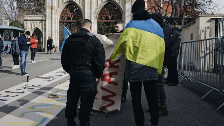 Praha přejmenuje ulici u ruské ambasády na Ukrajinských hrdinů. Laciné PR, zní z ANO; Zdroj foto: Christine Havranová