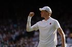 Sinnerovi vyšla odveta za Paříž. Ital skolil Alcaraze a poprvé opanoval Wimbledon