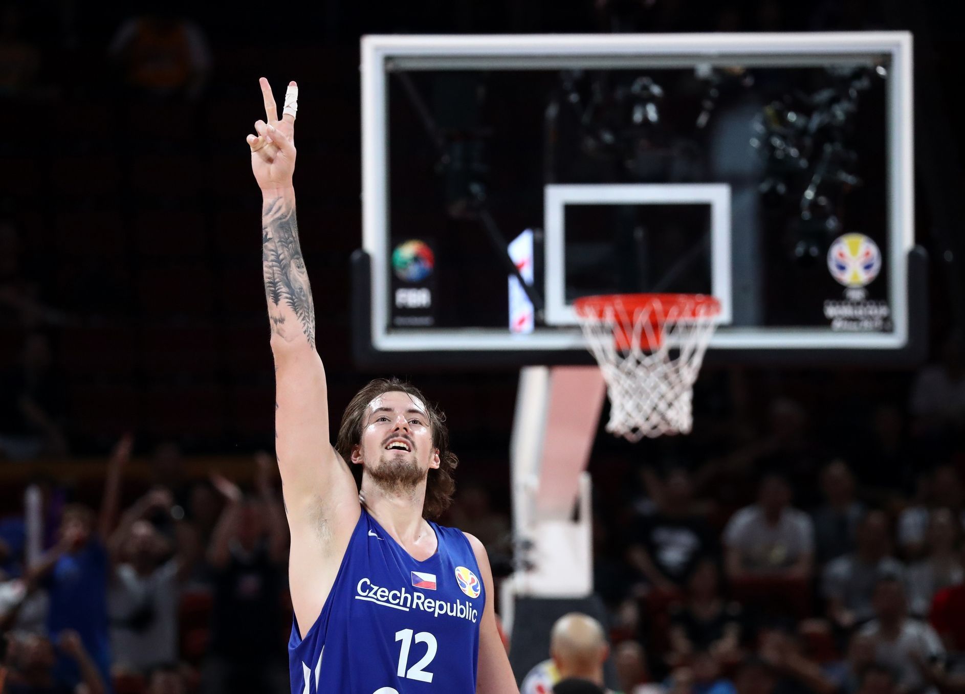Ondřej Balvín slaví výhru, Česko - Brazílie, MS v basketbale 2019, Čína