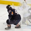 Gólman Ryan Miller a Zack Stortini