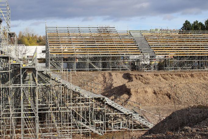 Kometa se začala na lednové zápasy pod širým nebem připravovat už s dvouměsíčním předstihem. Na místě bývalého hokejového stadionu v Lužánkách již rostou tribuny.