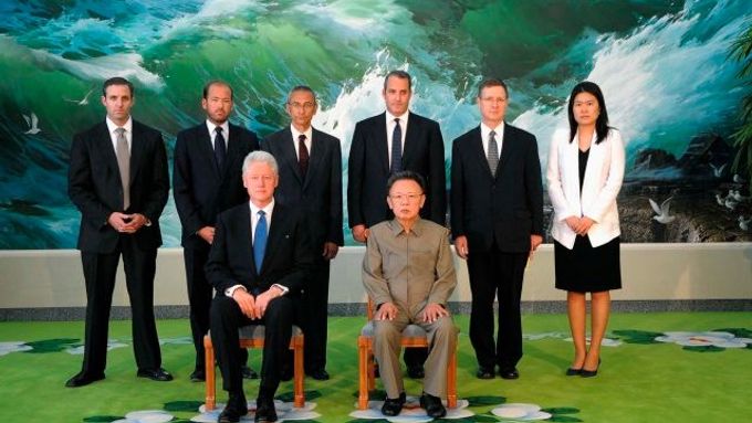 Bill Clinton v Severní Koreji vyjednal americkým novinářkám milost.