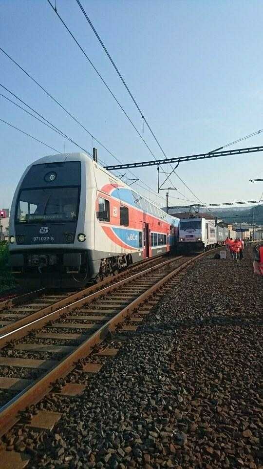 Vlaky v Ústí nad Labem zastavily jen těsně od sebe