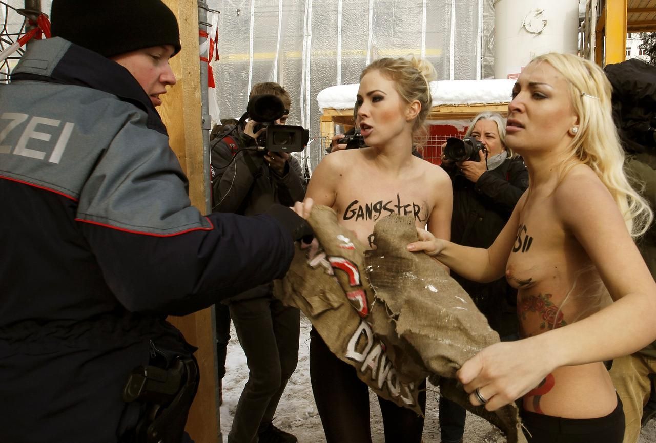 Protest feministek na Ekonomickém světovém fóru v Davosu