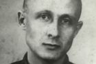 Pravomil Raichl jako vězeň komunistického režimu v roce 1951. Později přezdívaný český "hrabě Monte Christo" - uprchl z jedné z nejpřísněji střežených komunistických věznic v Leopoldově. Za mřížemi se Raichl ocitl po StB vyprovokované "Mostecké špionážní aféře", která napomohla komunistickému puči 25. února 1948.
