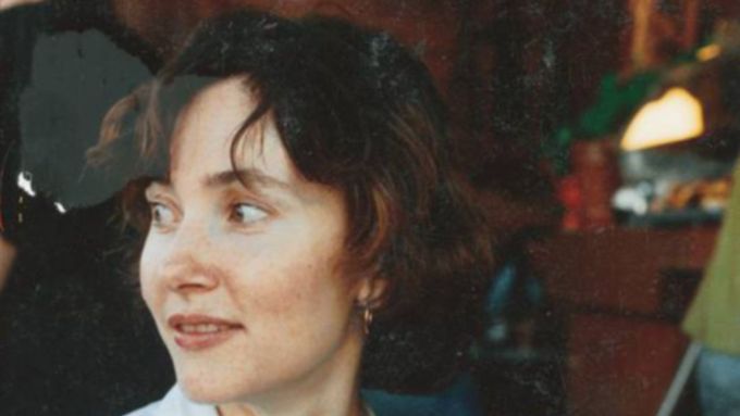 April Giffordová na snímku ze sanfranciské kavárny, kam v roce 1989 zavedla spisovatele Bohumila Hrabala.