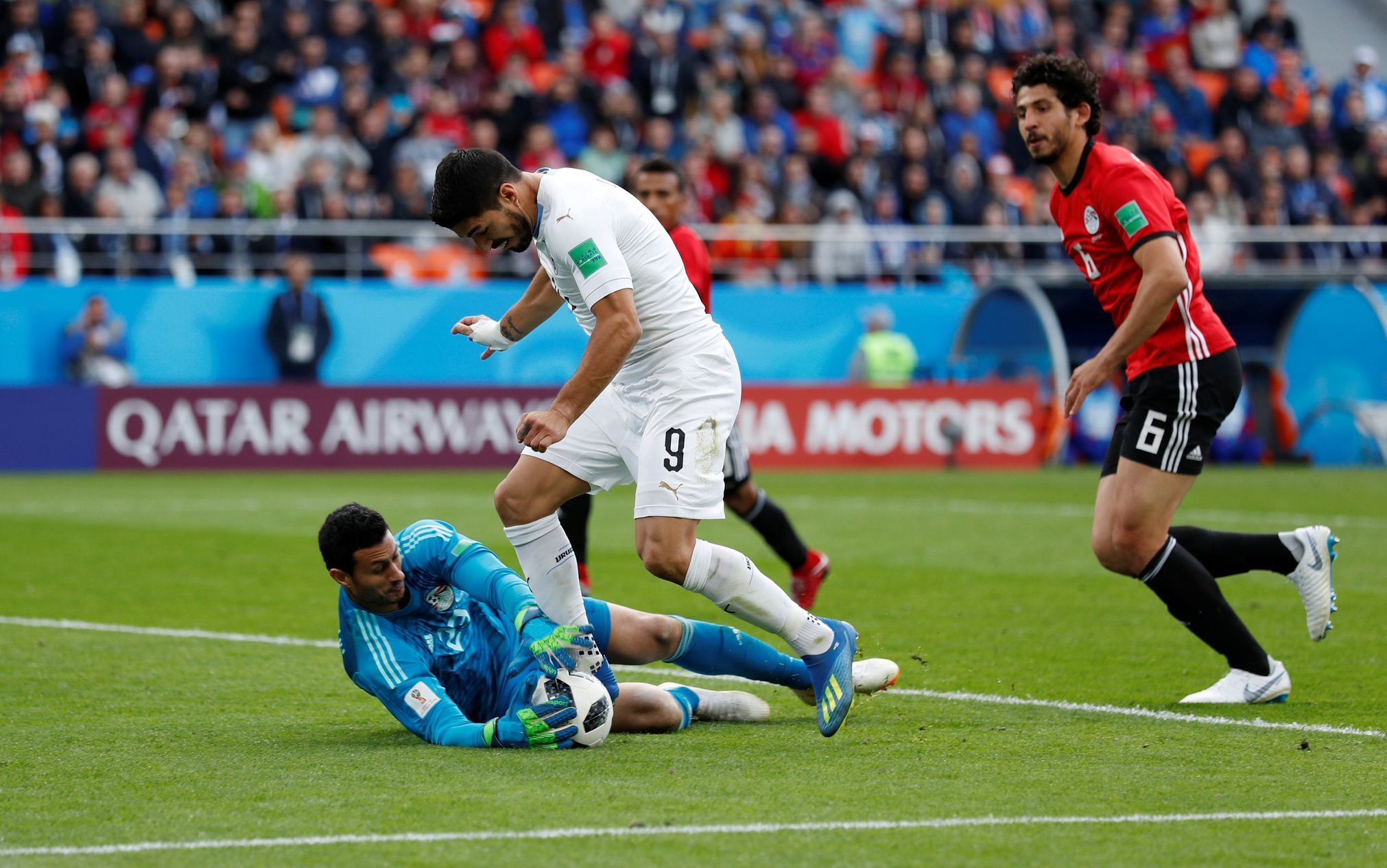 fotbal, MS 2018, Egypt - Uruguay, Muhammad Šanáví a Luis Suárez