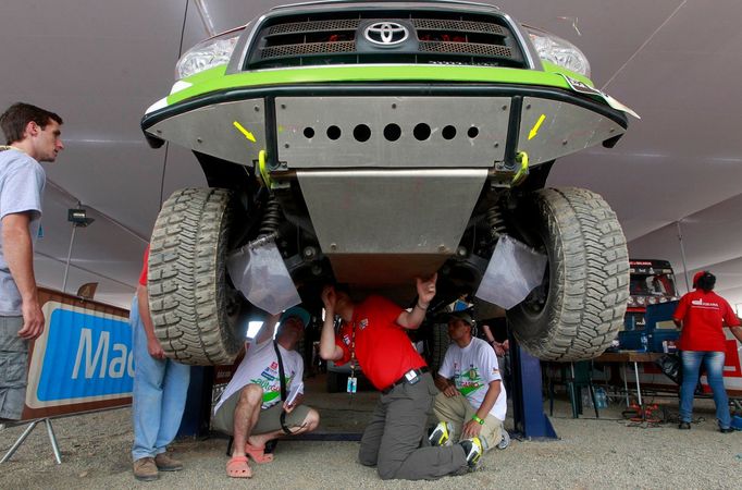 Přípravy na start Dakarské rallye 2013