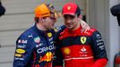 Max Verstappen z Red Bullu a pilot Ferrari Charles Leclec po VC Japonska F1 2022