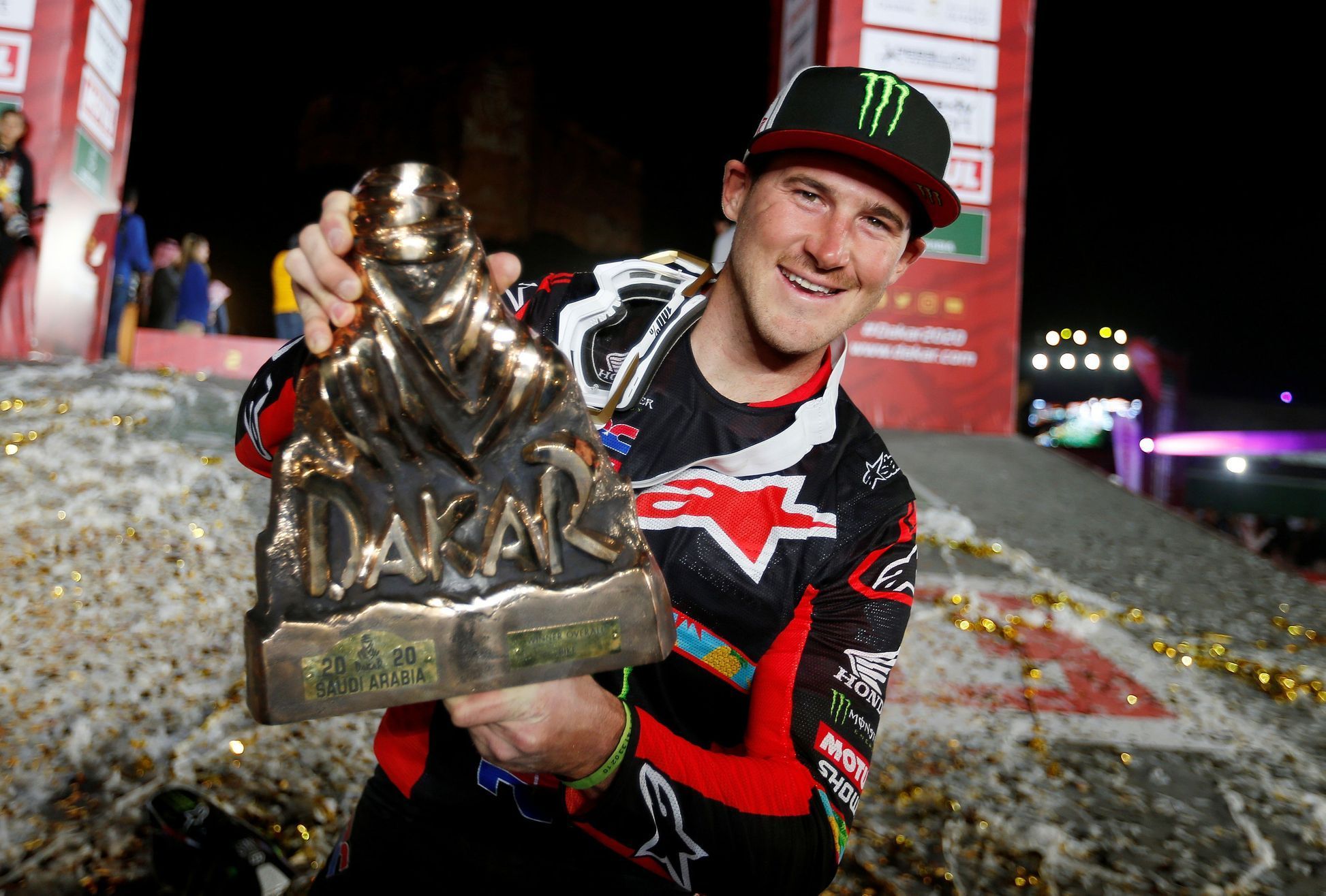 Motocyklista Ricky Brabec slaví vítězství v Rallye Dakar 2020