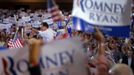 Republican presidential candidate and former Massachusetts Governor Mitt Romney speaks at a campaign rally in Toledo, Ohio September 26, 2012. REUTERS/Brian Snyder (UNITED STATES - Tags: POLITICS ELECTIONS USA PRESIDENTIAL ELECTION) Published: Zář. 26, 2012, 10:31 odp.