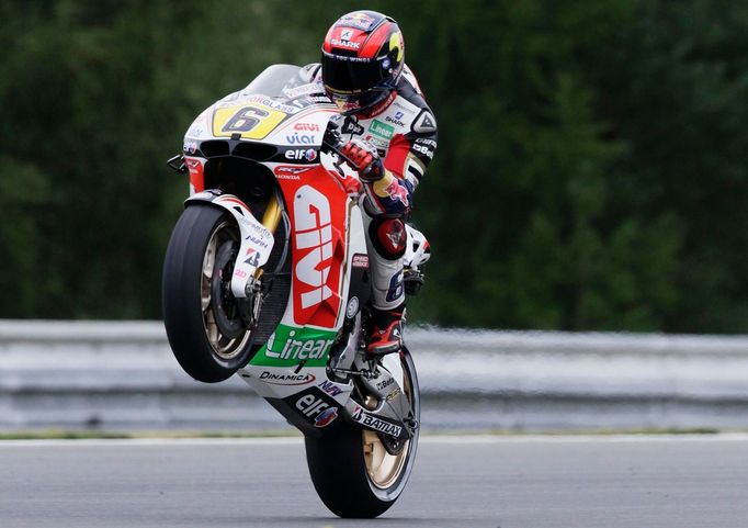 Německý motocyklista MotoGP Stefan Bradl během tréninku Velké ceny České republiky 2012 v Brně.