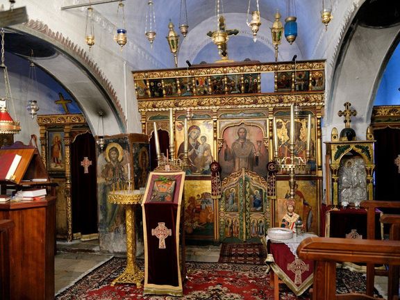 Interiér kaple v klášteře svatého Jiří na Amorgosu. 