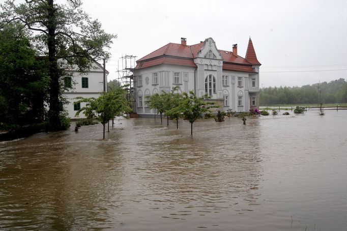 Rozvodněná Klabava v Chrástu