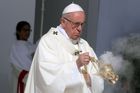 Proti papeži se šikují konzervativní odpůrci: Kajte se, heretik nemá vést církev
