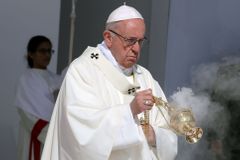 Proti papeži se šikují konzervativní odpůrci: Kajte se, heretik nemá vést církev
