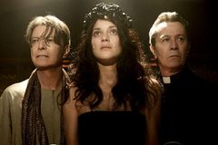 VIDEO: "Prorok" Bowie se opřel do katolické církve