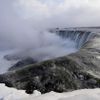 Niagarské vodopády - to jsou dnes kusy ledu, kry a přece jenom i ta padající voda.