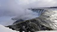 Na kanadské straně leží větší část toho nejznámějšího - Horseshoe Falls (Podkova).