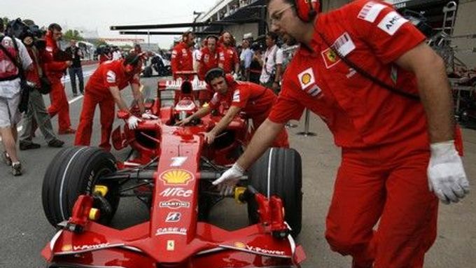 Ferrari vybojovalo první body