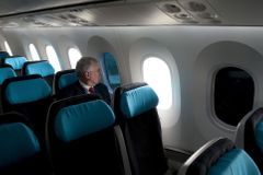 Boeing nouzově přistál kvůli rvačce o sklopené sedadlo