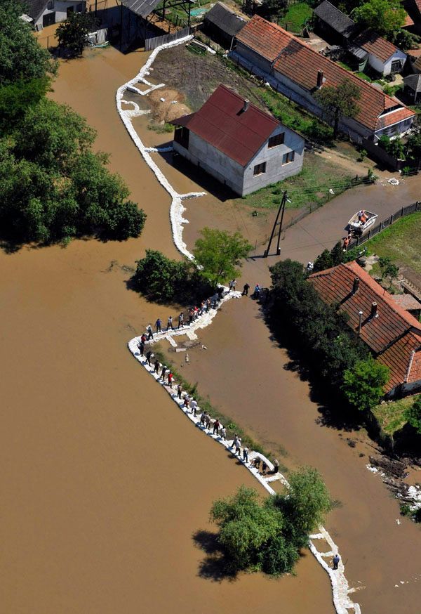 Evropu dál sužují záplavy