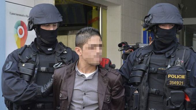 Protimafiánská policie (ÚOOZ) zatýkala v Islámské nadaci v Praze.