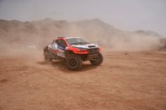 Vybrakovaný kontejner, rozpis v "hieroglyfech" i pouštní bouře. To je rallye v Číně