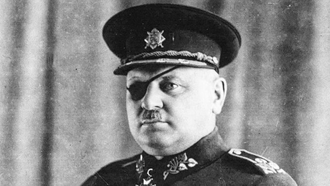 Generál, premiér a ministr národní obrany Jan Syrový.