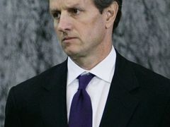 Naopak Geithner na lidi zapůsobil mnohem méně