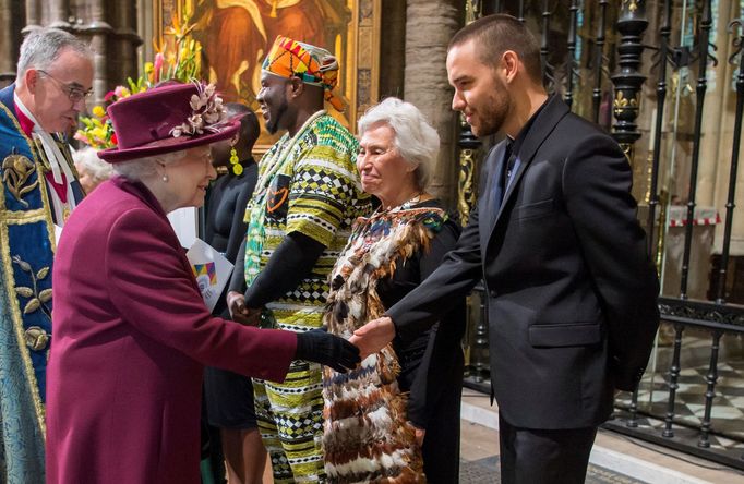 Liam Payne při setkání s britskou královnou Alžbětou II. v roce 2018.