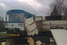 Na Českobudějovicku se srazil vlak s autem, dva zranění