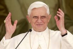 Papež Benedikt XVI. věří vědcům i bibli