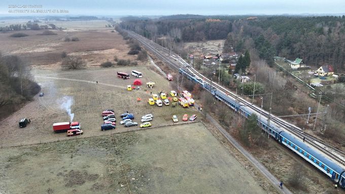 Rychlík jel "na červenou", na místě byla těžká zranění. Srazil se s jiným vlakem