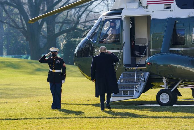 Odlet amerického prezidenta Donalda Trumpa z Bílého domu k americko-mexické zdi v Texasu 12. ledna 2021