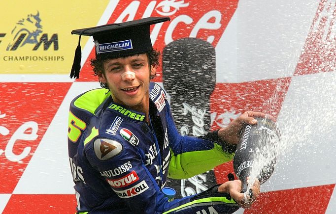 Valentino Rossi 
Volný mix pěkných fotek k možnému výběru či výmazu a zařazení do fotogalerie