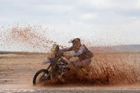 50 nej fotografií z Rallye Dakar: bahno až za ušima, baladické oči i velké emoce