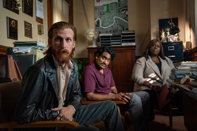 Austin Amelio jako Jasper, Sanjay Rao v roli Phila a Retta coby Claudette.